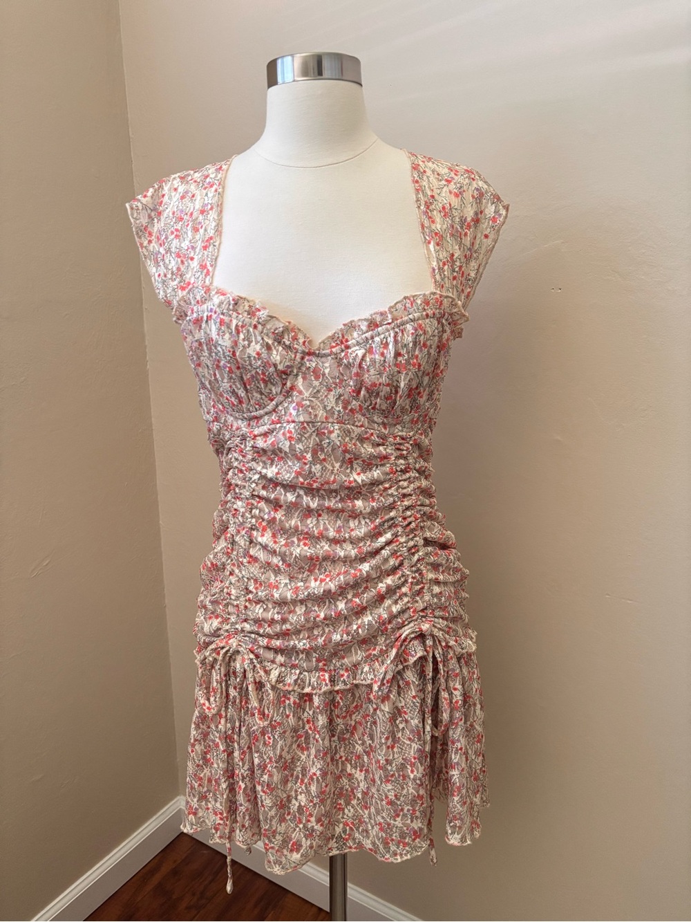 Floral Ruched Sweetheart Mini Dress in Pink
